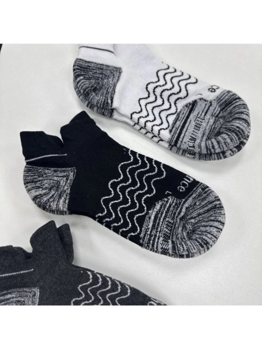 Quince Women's Performance Running Ankle Socks 3-Pack in Black/White sz XS/S 4-6